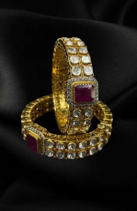 BANGLES